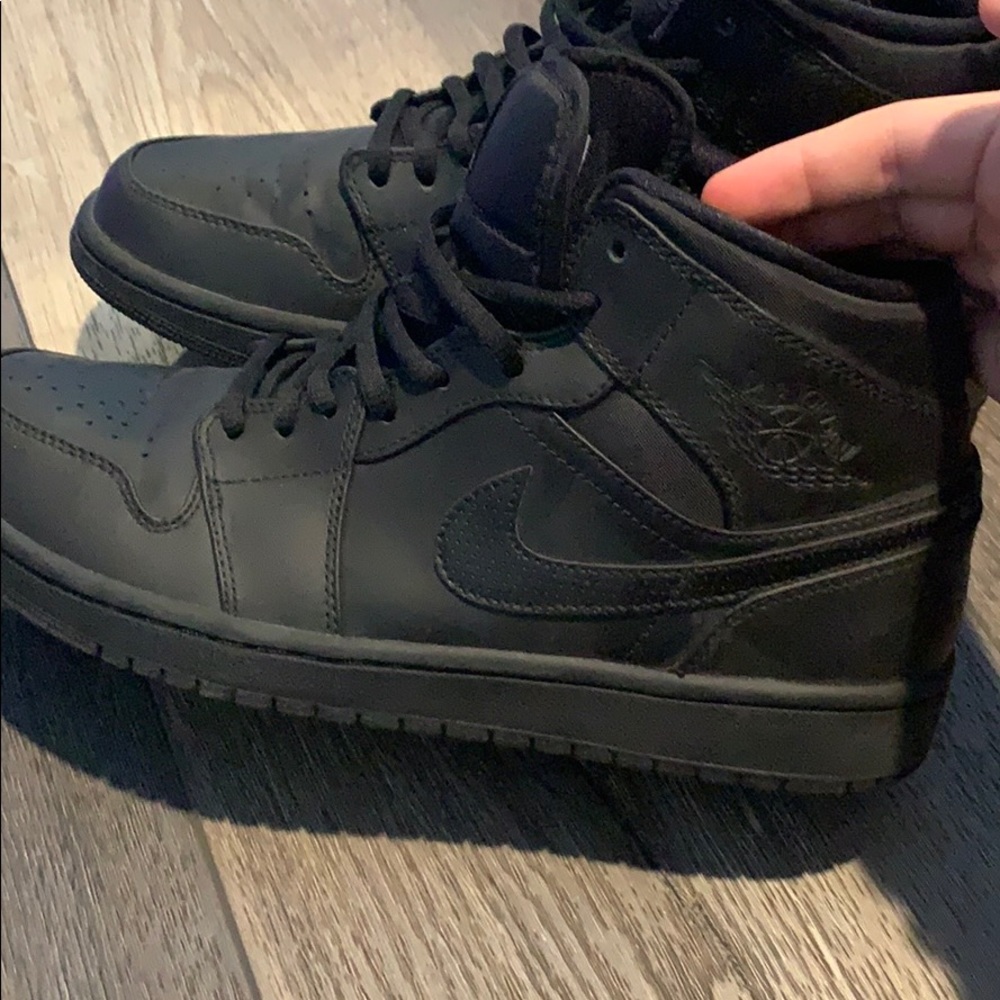 Air Jordan 1s Mid Black